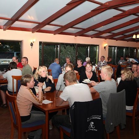 Camping Oase Praha Hotel Zlatníky Екстериор снимка
