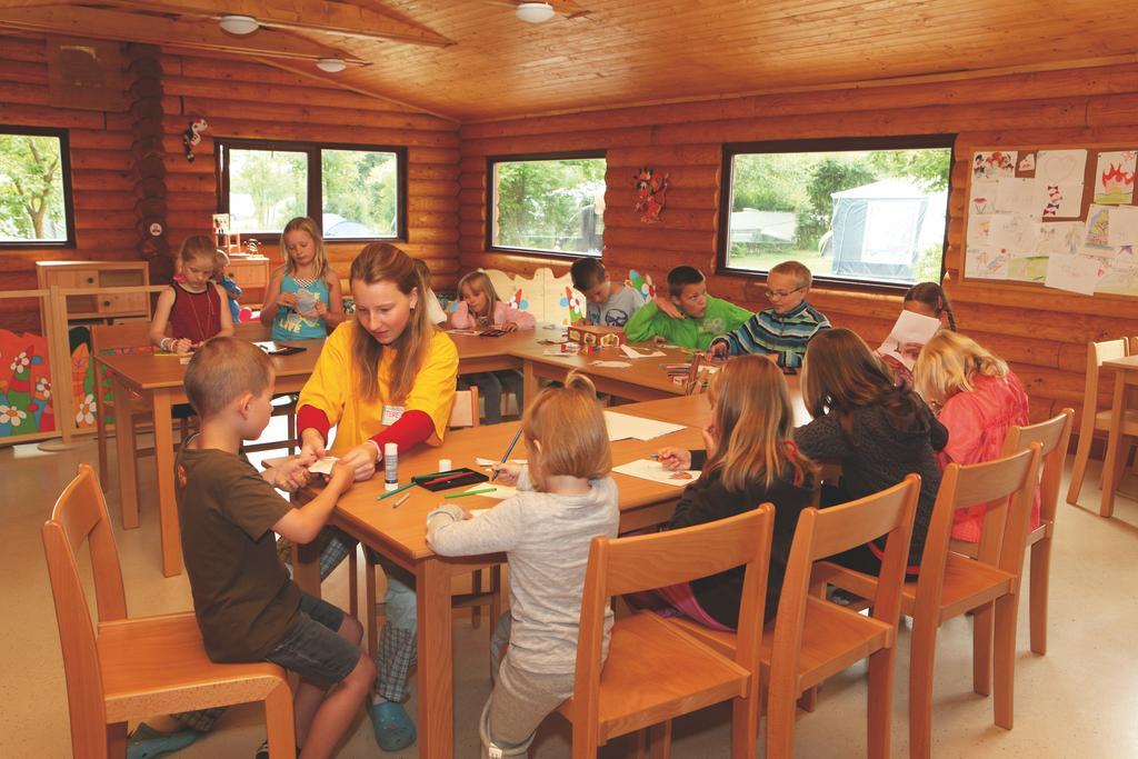 Camping Oase Praha Hotel Zlatníky Екстериор снимка