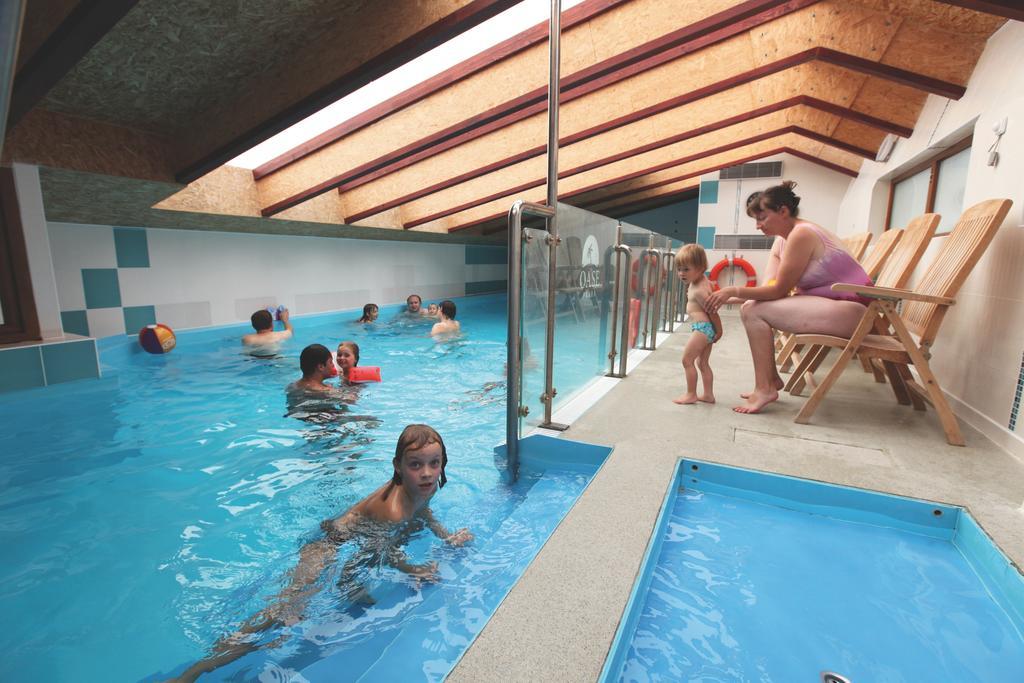 Camping Oase Praha Hotel Zlatníky Екстериор снимка