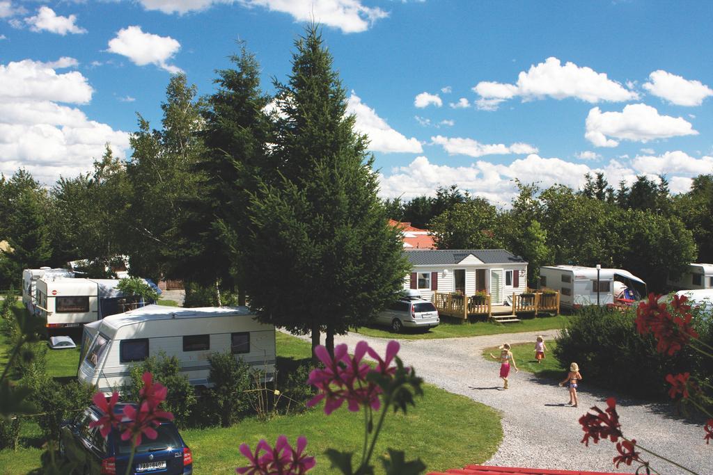 Camping Oase Praha Hotel Zlatníky Екстериор снимка
