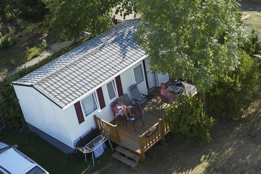 Camping Oase Praha Hotel Zlatníky Екстериор снимка